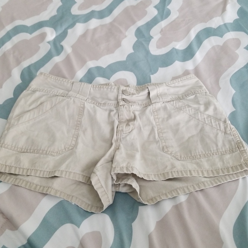 Double button khaki shorts